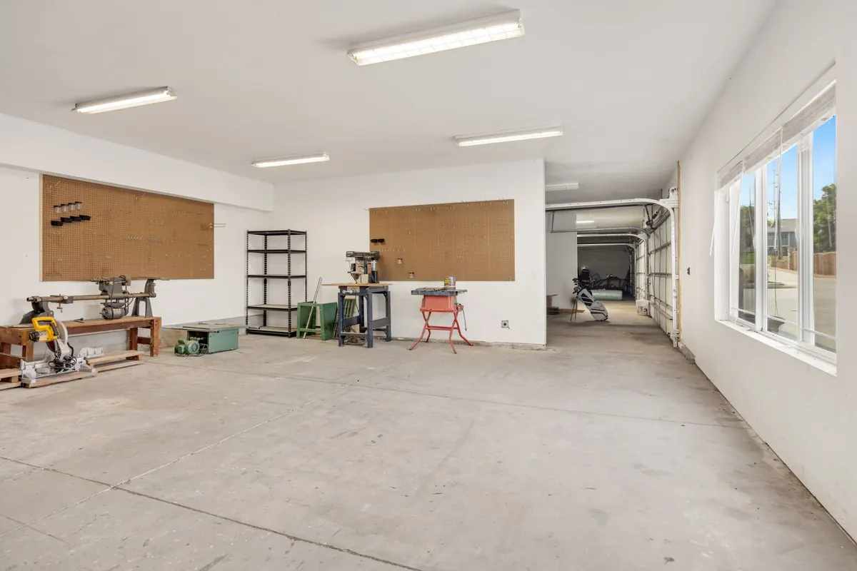 How to Organize a Garage Workshop: Zones, Shelves, and Labels