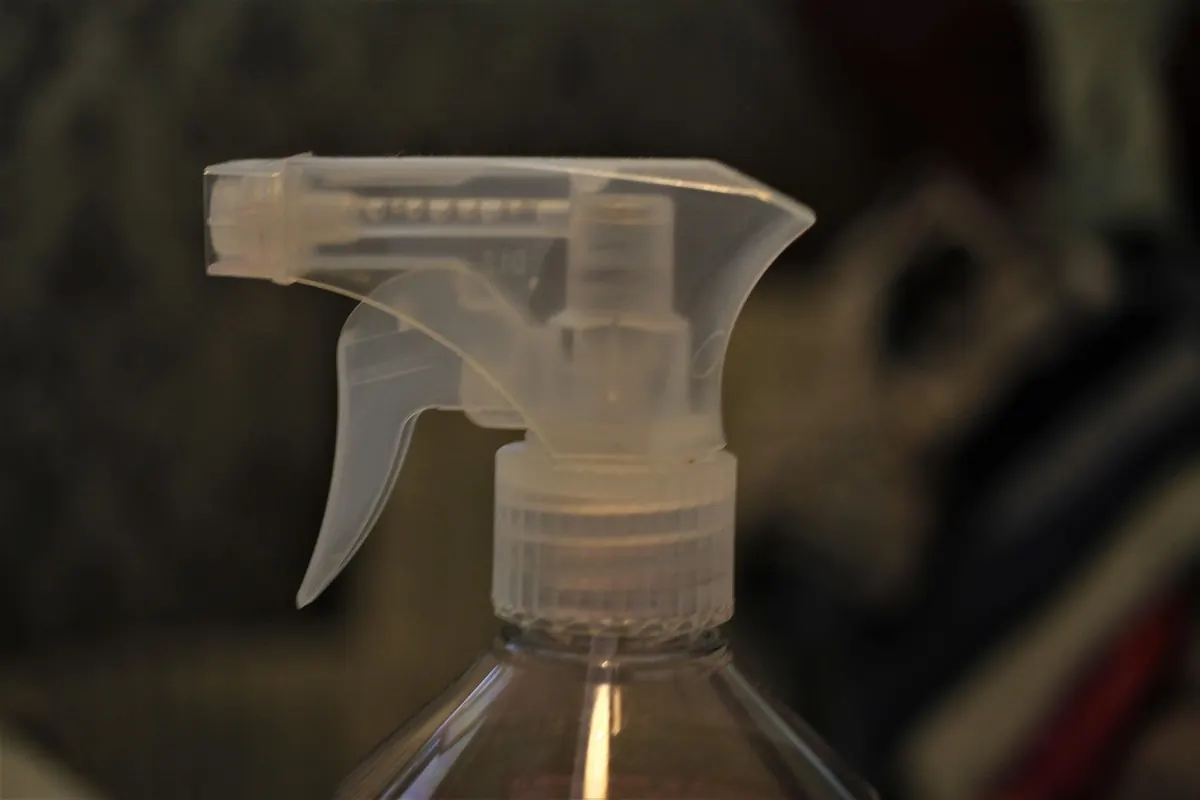 Vinegar vs. Bleach vs. Baking Soda: Which Cleaner for Which Surface?